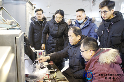 我院與內(nèi)蒙古自治區(qū)水利水電勘測(cè)設(shè)計(jì)院合作開(kāi)展&ldquo;泄水建筑物事故閘門不同底緣型式的水動(dòng)力特性研究&rdquo;水工模型試驗(yàn)課題研究