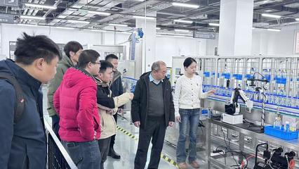 揚(yáng)州經(jīng)濟(jì)技術(shù)開發(fā)區(qū)科技局李俊副局長(zhǎng)一行訪問(wèn)機(jī)械工程學(xué)院，共促工程與技術(shù)研究發(fā)展